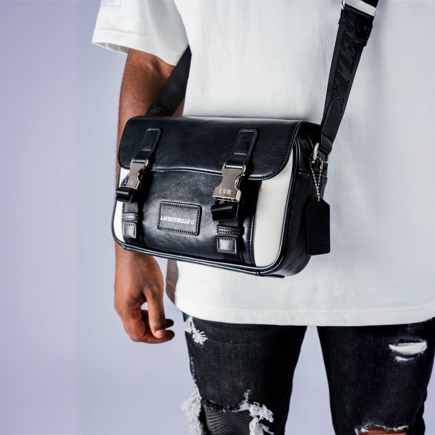 SAC À BANDOULIÈRE NOIR & BLANC LA VIE EST BELLE
